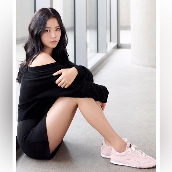 ALO Yoga Sunset Sneaker + Jisoo Bloom Pink - Picture 2 of 7